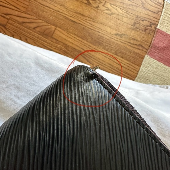 Louis Vuitton Black Epi Leather Zippy Wallet (Authentic Pre-Owned) - Picture 9 of 10